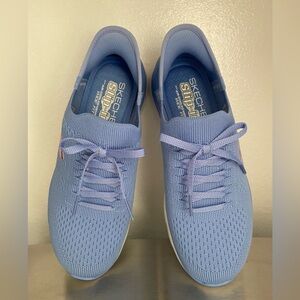 SKECHERS..WOMENS SLIP IN SNEAKERS